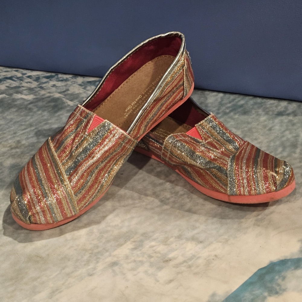 TOMS Girls Youth Size 2.5 Metallic Rainbow Stripe Classic Slip On Shoes